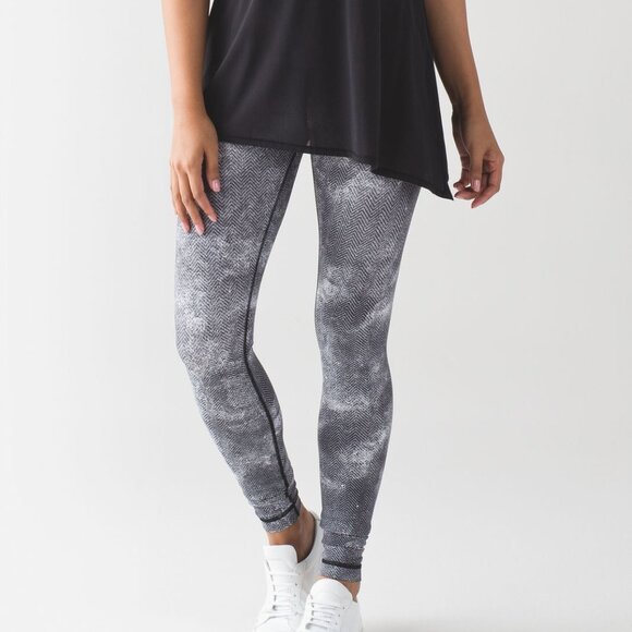 Lululemon Wunder Under Pant III Luxtreme, size 4, in Diffusion White Black - Picture 10 of 12